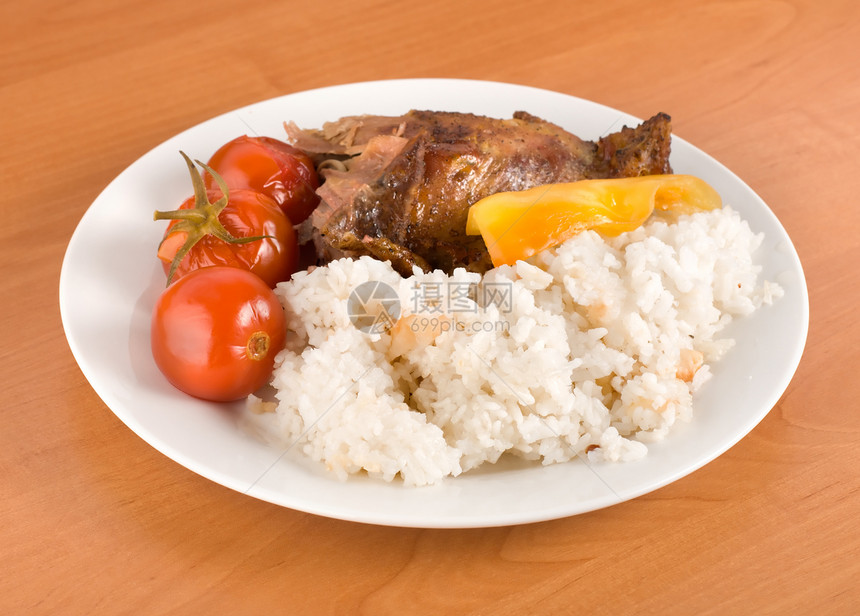 带肉和蔬菜的稻米饮食胡椒小菜鸭子食物茶点家禽主食晚餐图片