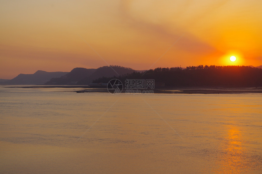 长江的阳光薄雾海洋日光辉煌海港海水辉光色调海滩仙境图片