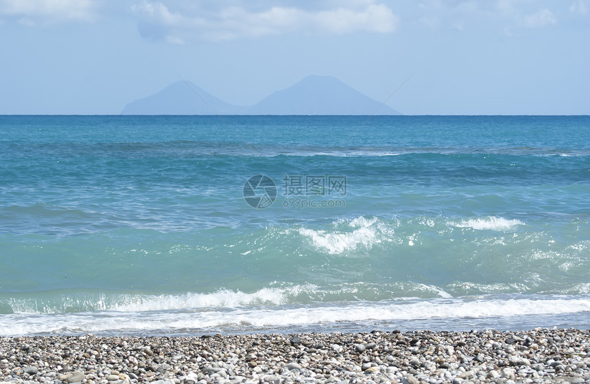 布鲁罗海滩 墨西拿 西西里地平线悬崖波浪海洋海湾海岸线旅行兄弟全景小岛图片