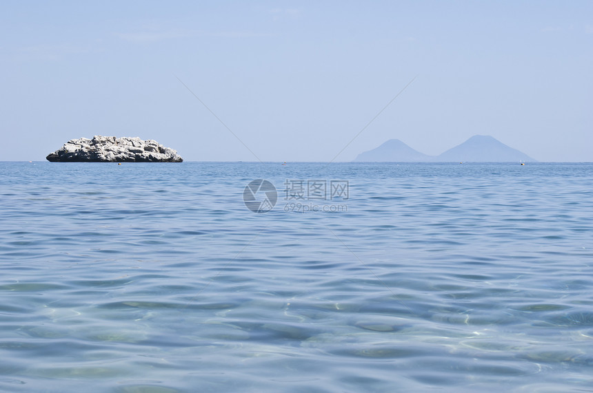 布鲁罗海滩 墨西拿 西西里旅行地平线海岸线岩石盐沼波浪全景蓝色石头海景图片