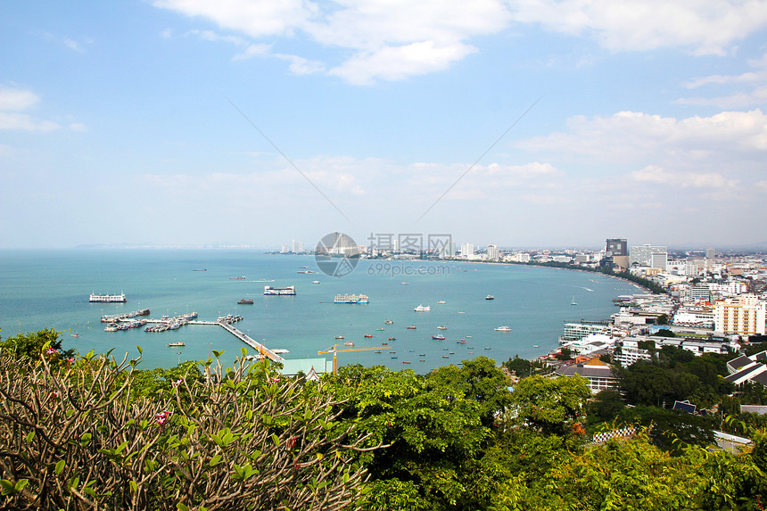 泰国巴塔亚市鸟眼观市中心海岸街道海洋旅行建筑物酒店爬坡全景海湾图片