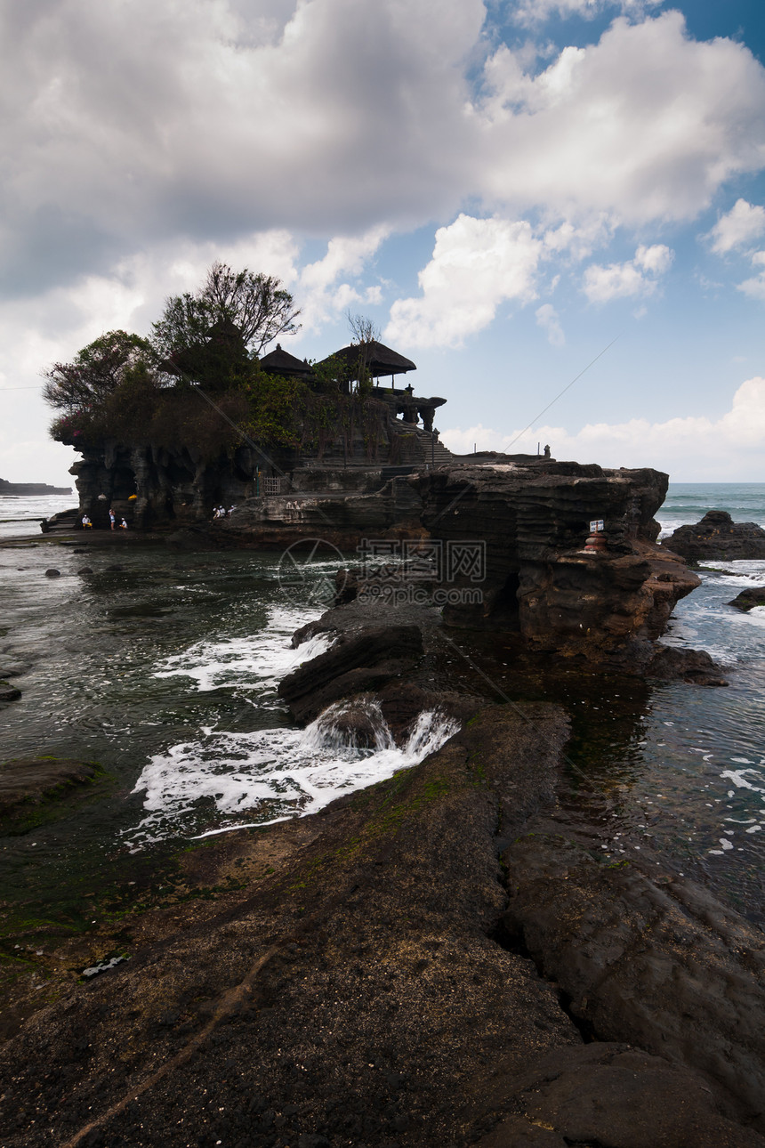 Pura Tanah 彩票地标悬崖岩石建筑寺庙旅行建筑学海浪游客海洋图片