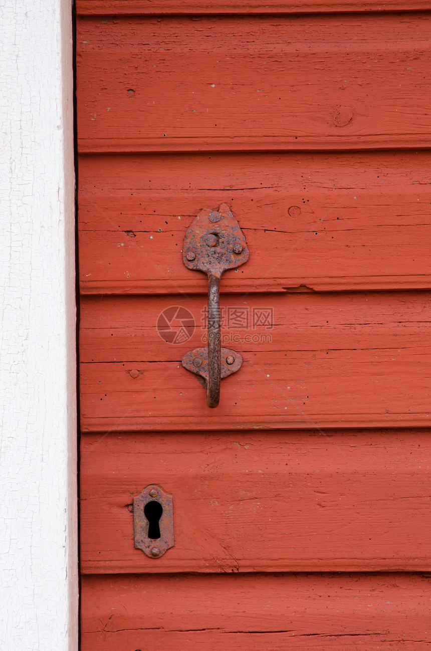 旧门手白色裂缝建筑钥匙历史性红色乡村门把手木头锁孔图片