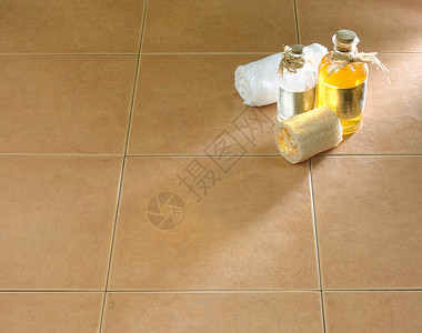 漂亮的地板砖 对新洗手间来说棒极了高清图片