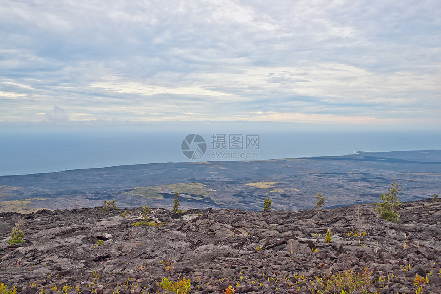 Big Island夏威夷火山坑路链的视图岩石图片