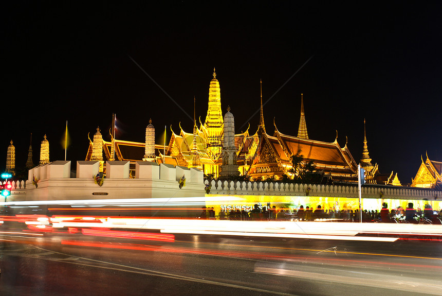 夜景大宫殿 在泰国的Bangkok观光历史信仰寺庙金子首都宗教建筑天空游客图片