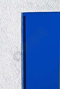 蓝门和白墙框架建筑文化入口法则蓝色石头财产房子游客背景图片