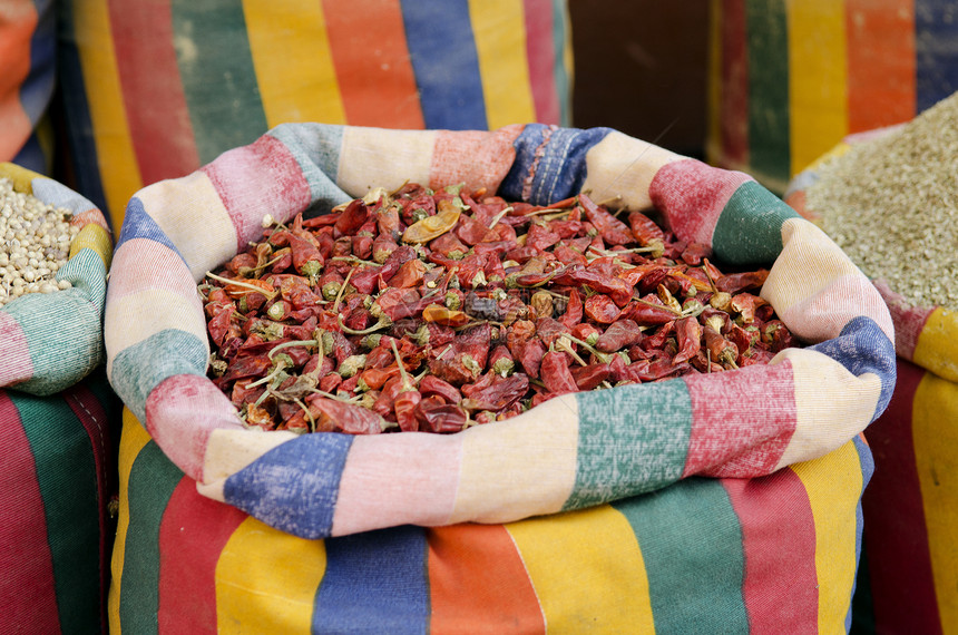 中东部苏克市场cairo Egypt的干辣椒露天食物美食市场胡椒香料辣椒图片
