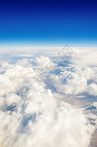 从空中飞机上取来的云层云窗户风景云景场景太阳照明器阳光天空蓝色半空中高清图片素材