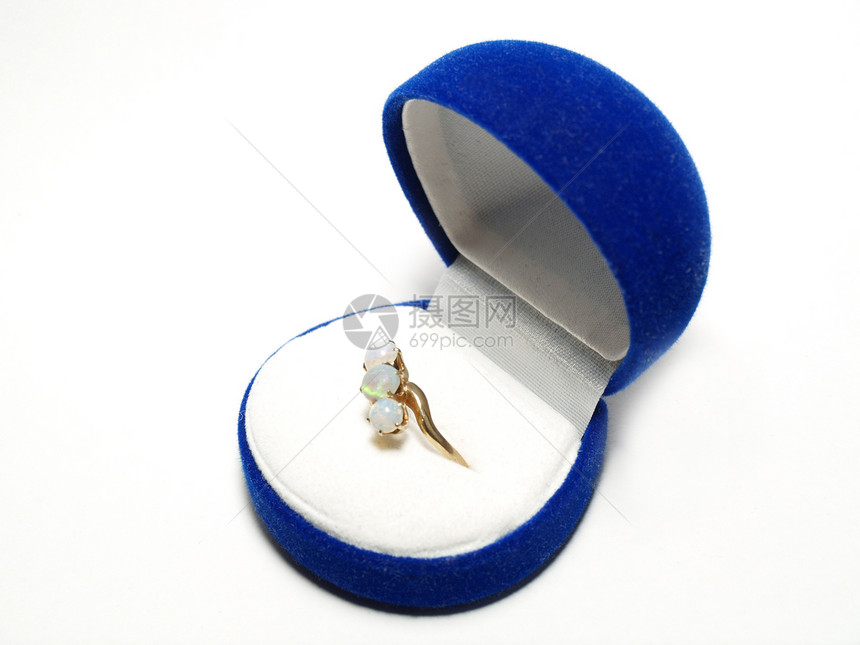 环在一个蓝盒子里水晶钻石装饰品婚姻礼物宝石魅力奢华珠宝首饰图片