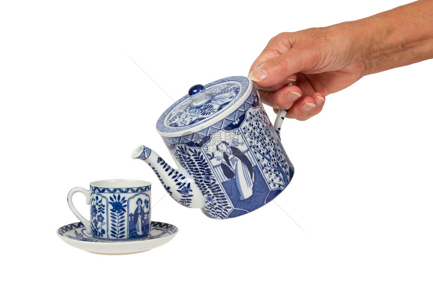在Delfts带古董荷兰茶壶和杯子的老太太(手)b图片