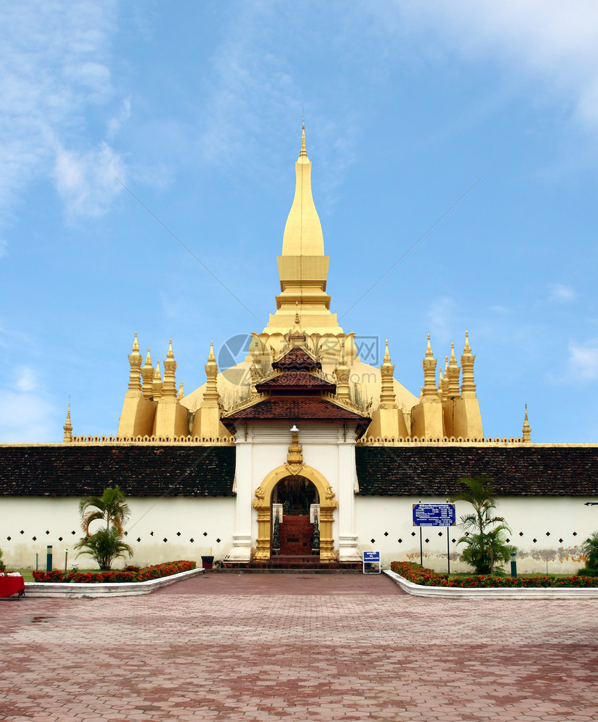 在万象寺庙的金巴达 在老挝旅行异国信仰建筑纪念碑城市国家天空寺庙尖塔宝塔图片