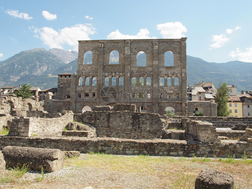 罗马戏剧Aosta废墟建筑学联盟纪念碑地标考古学山谷剧院山脉艺术图片