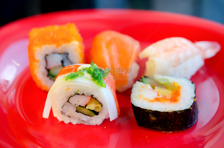 寿司在盘子上海鲜食物红色海藻美食图片