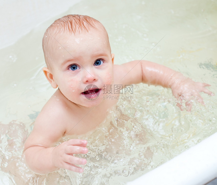 游泳婴儿身体皮肤洗澡情感乐趣儿童孩子保健浴缸女孩图片