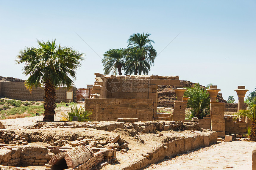 埃及卡纳克寺庙古老废墟建筑古物上帝石头雕塑柱子旅行文字法老历史图片