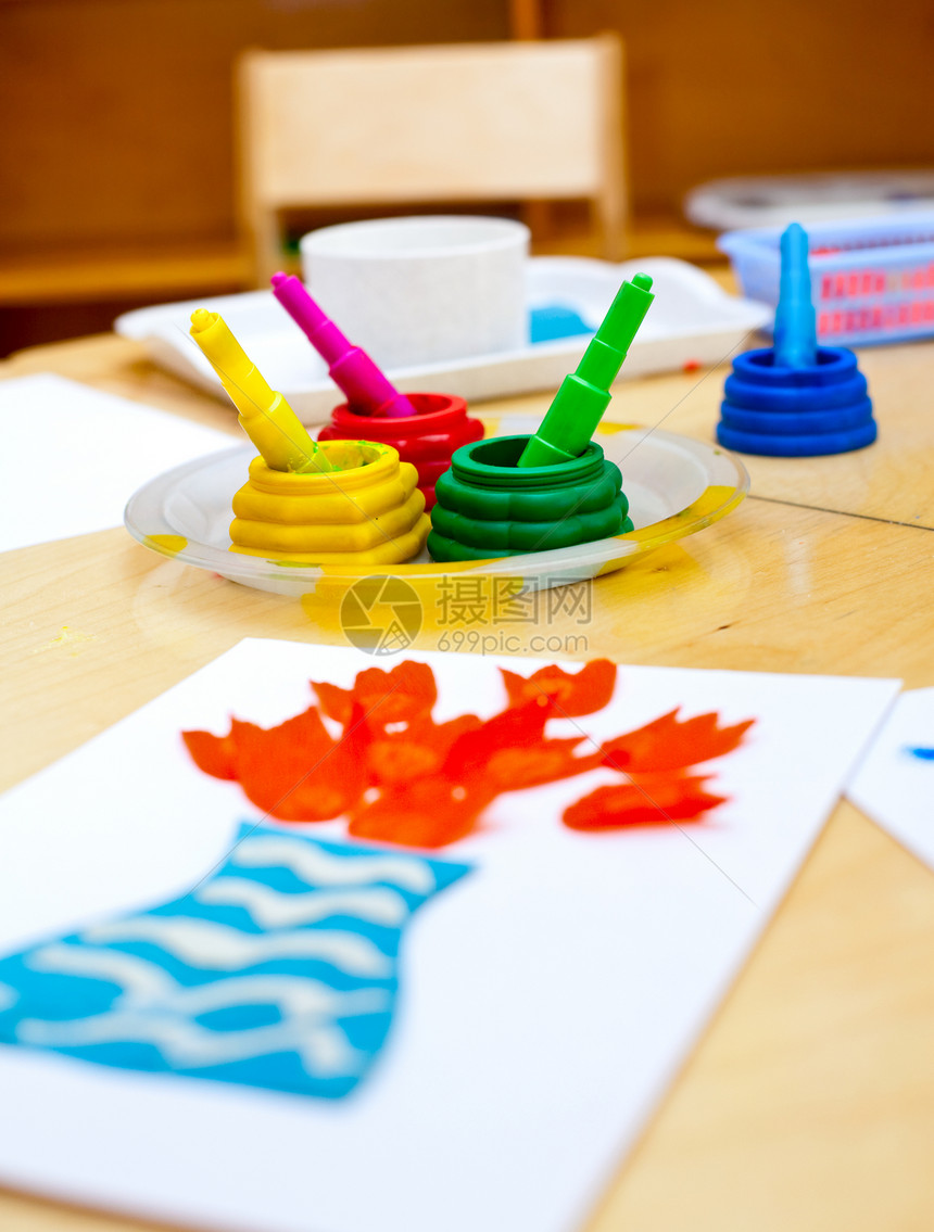 儿童创造力概念教育绘画桌子游戏乐趣婴儿刷子物品手指画家图片
