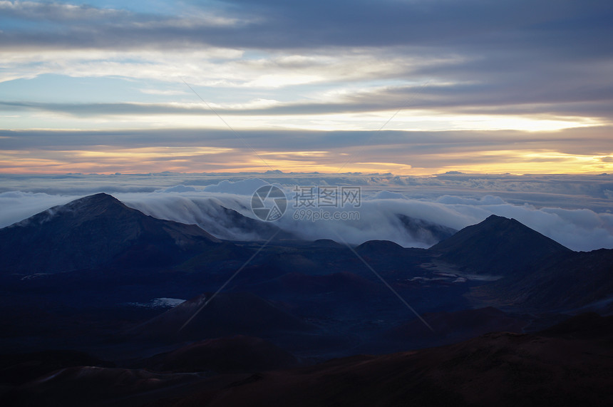 Haleakala 火山日出紫色天空星星热带太阳海洋旅行远景日落全景图片