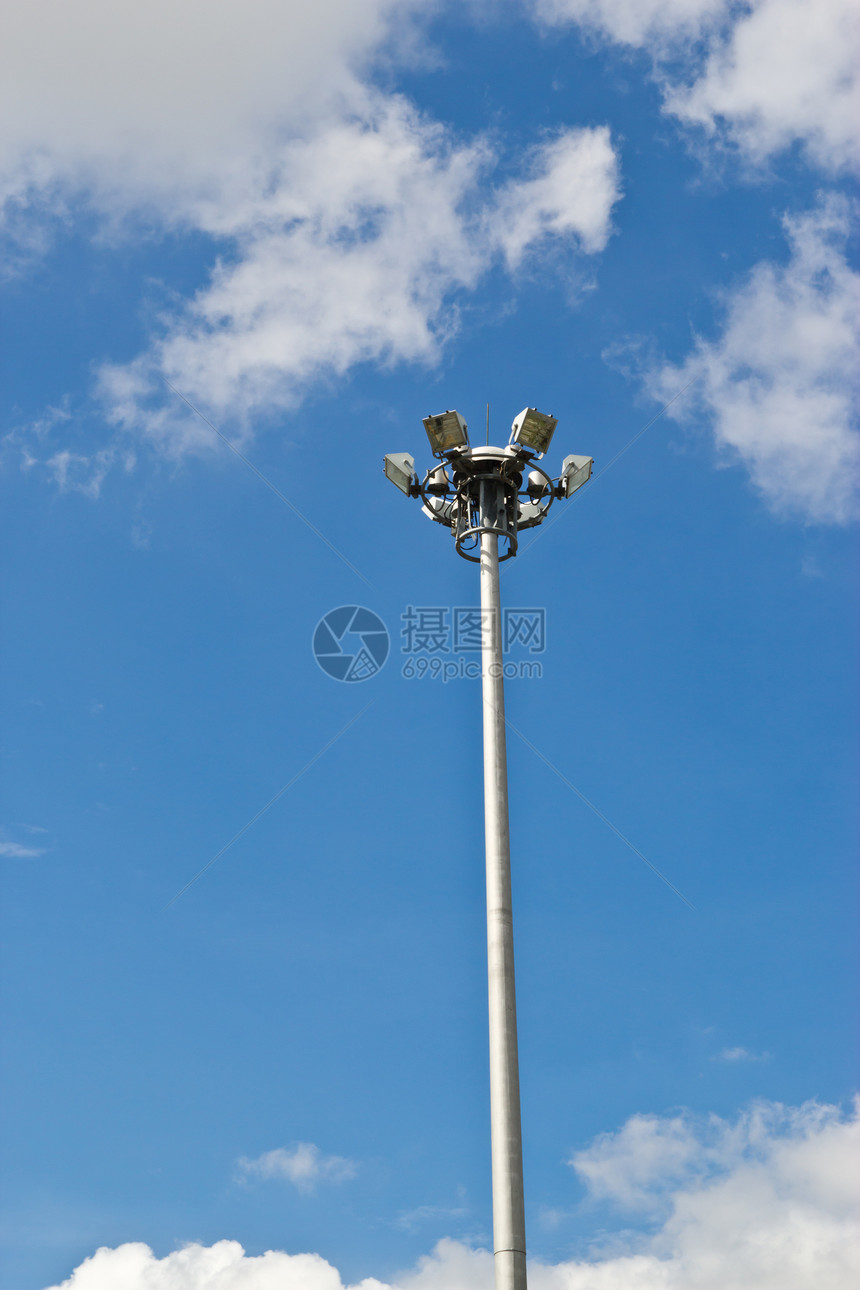 电灯后电力工业邮政口号人行道活力街道纪念碑照明公用事业蓝色天空图片