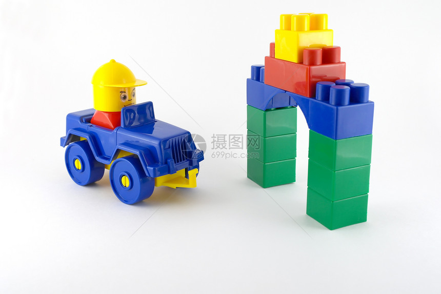 蓝色汽车机械塑料玩具前彩色玩具门驾驶孩子司机车轮绿色运输机器交通建筑黄色图片