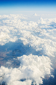 从空中飞机上取来的云气象太阳自由照明器天气天堂天空蓝色场景窗户环境高清图片素材