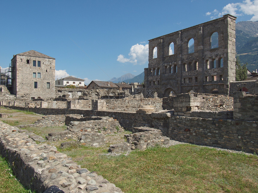 罗马戏剧Aosta考古学地标联盟建筑学山谷废墟纪念碑剧院山脉艺术图片