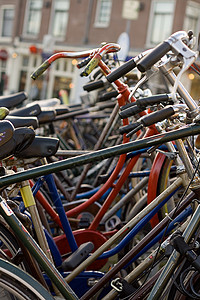 阿姆斯特丹运河沿线的自行车镜头运河运输特写背景图片