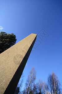 石头方尖石纪念碑天空方尖碑雕刻蓝色高清图片