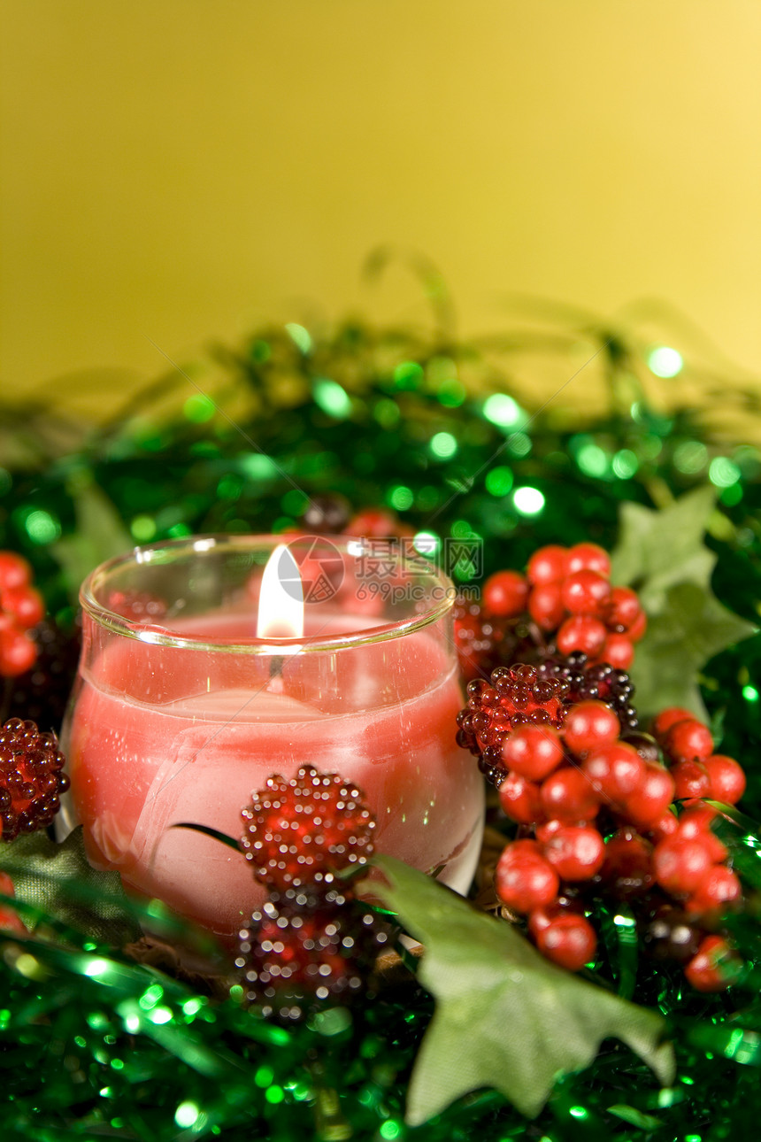 带点蜡烛的圣诞装饰品玩意儿礼物珠子金子火花飘带红色图片
