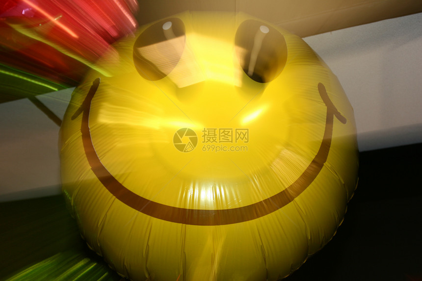 微笑气球缩放图片