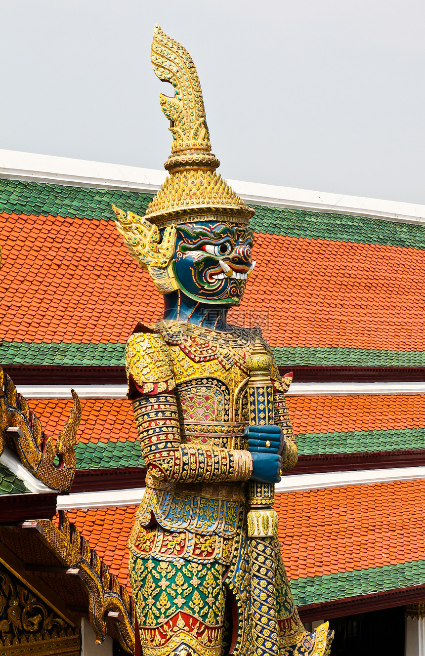 泰国曼谷的卫报上帝宗教佛教徒异国蓝色情调天空佛陀奢华精神图片