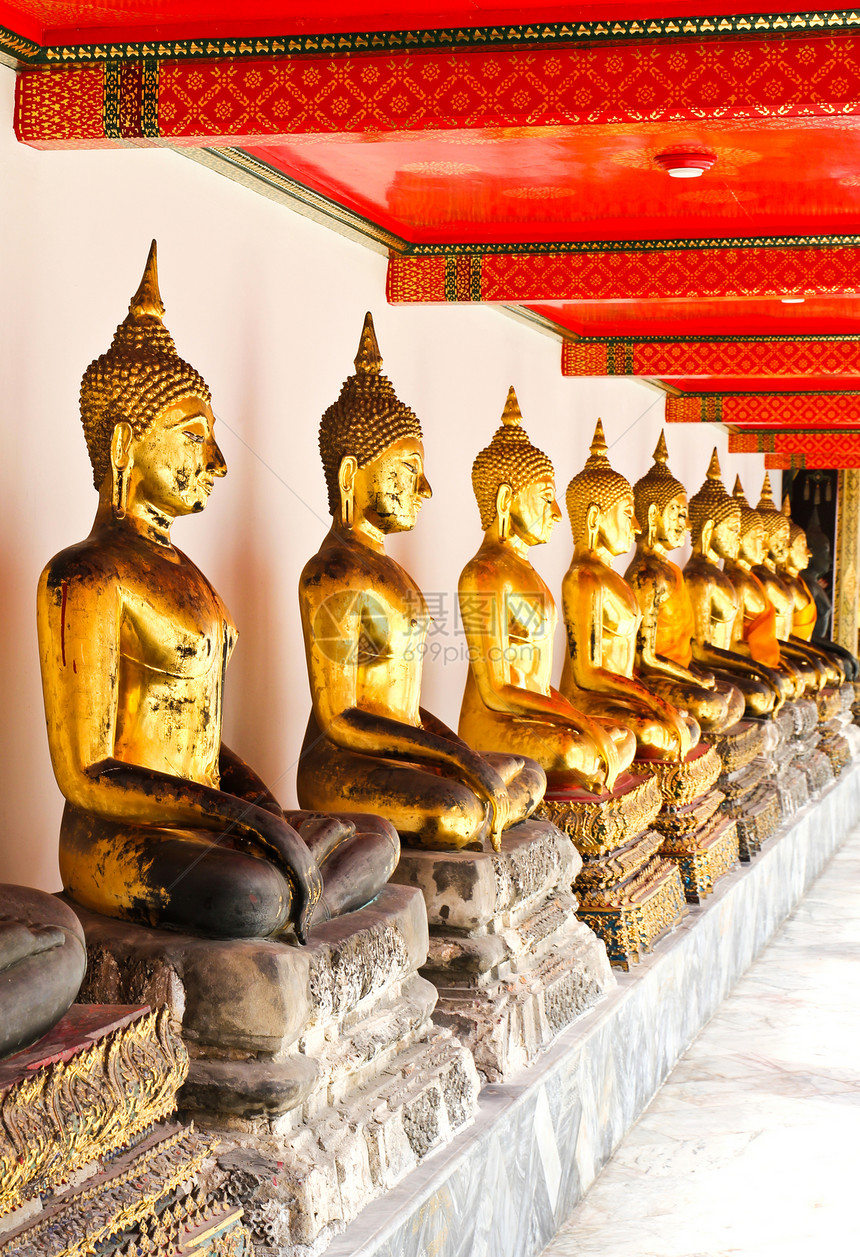 在泰国曼谷的Wat Pho寺佛像相近建筑学佛教徒金子文化历史性旅行宗教信仰微笑冥想图片