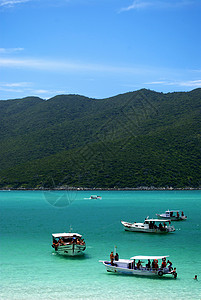 巴西里约热内卢 的晶状绿绿海上的船只旅行海洋海浪阳光潜水海岸晴天反射海岸线旅游背景