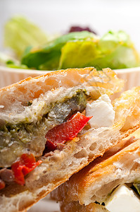配蔬菜和feta的三明治熟食早餐叶子沙拉火腿工作室营养野餐小吃茄子肉高清图片素材