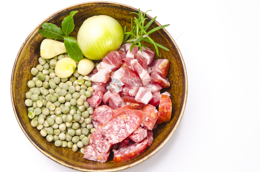 豆豆汤和原料厨房芹菜牛肉盘子植物迷迭香洋葱花园餐厅芳香图片