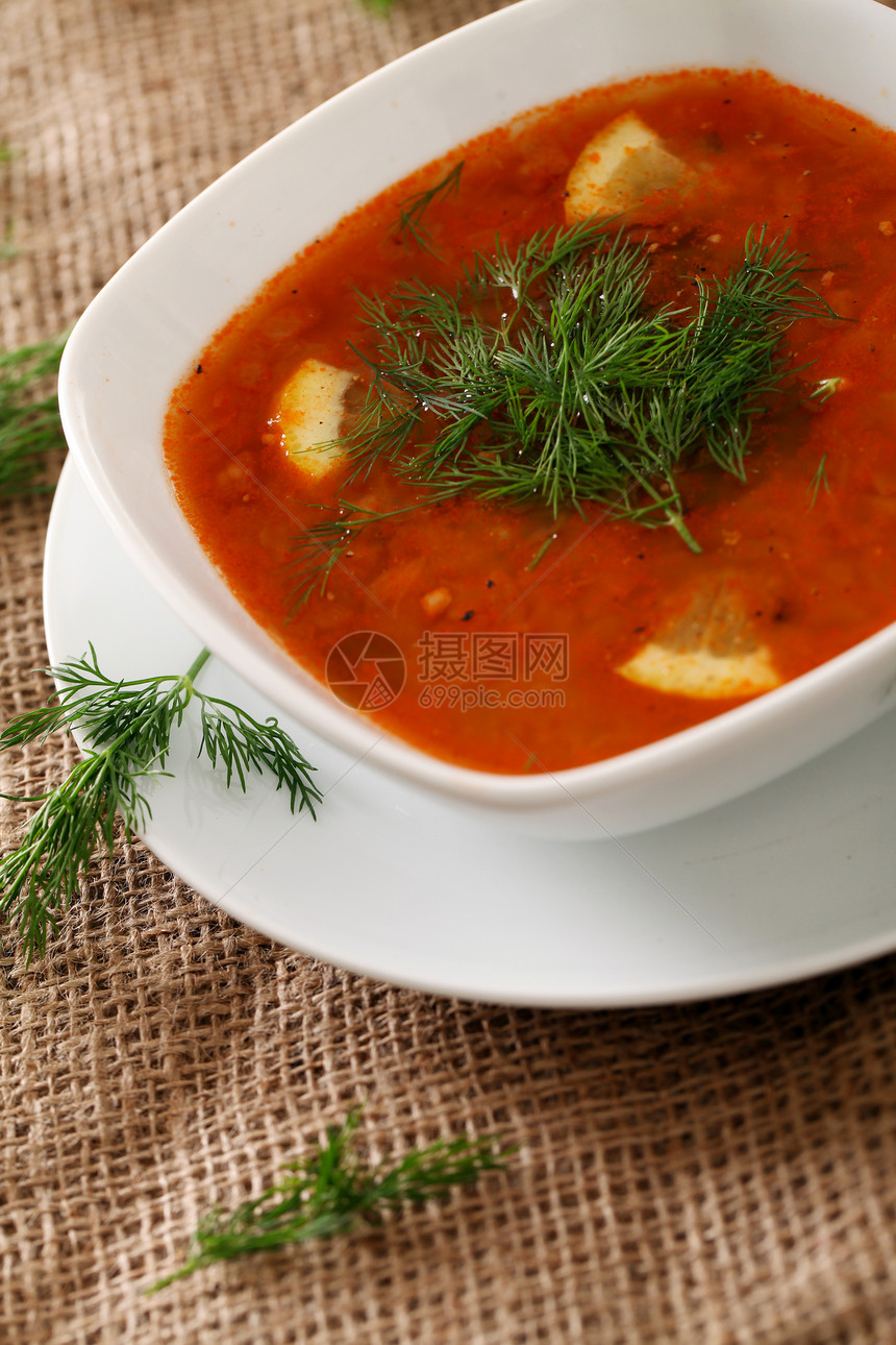 一碗热红汤的图片 配有欧斯利图片