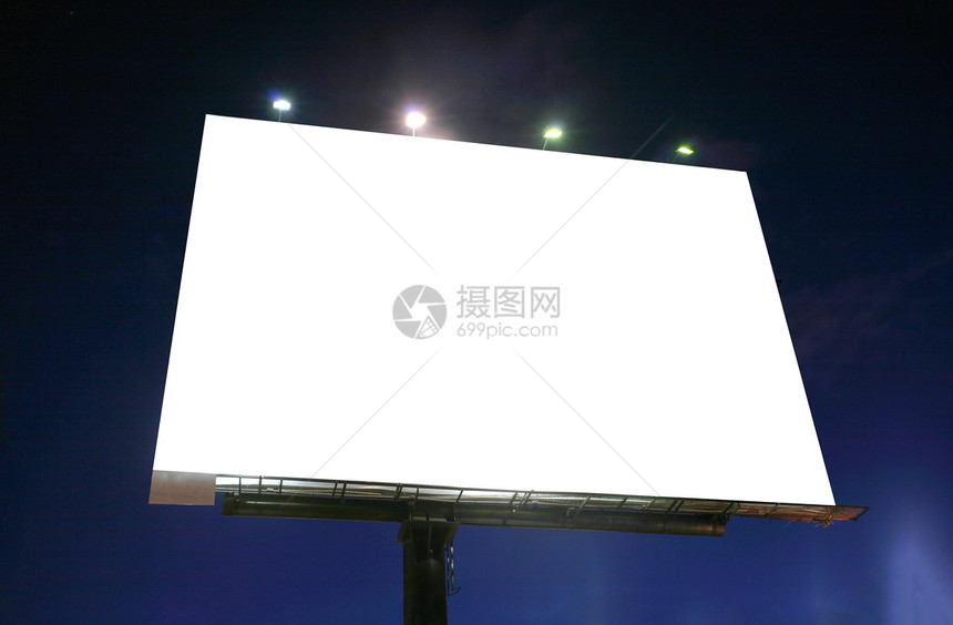 夜空上光亮的空白广告牌图片