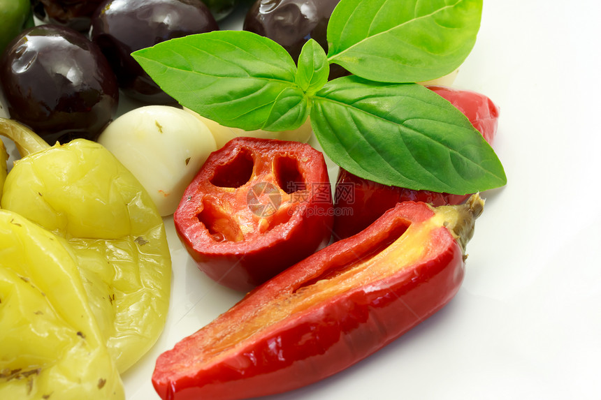 胡椒和橄榄黄色黑色烹饪水果食物美食蔬菜盘子绿色香料图片