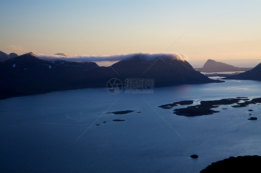 山顶上的云海岸全景山脉风景岛屿峡湾山峰首脑海洋图片