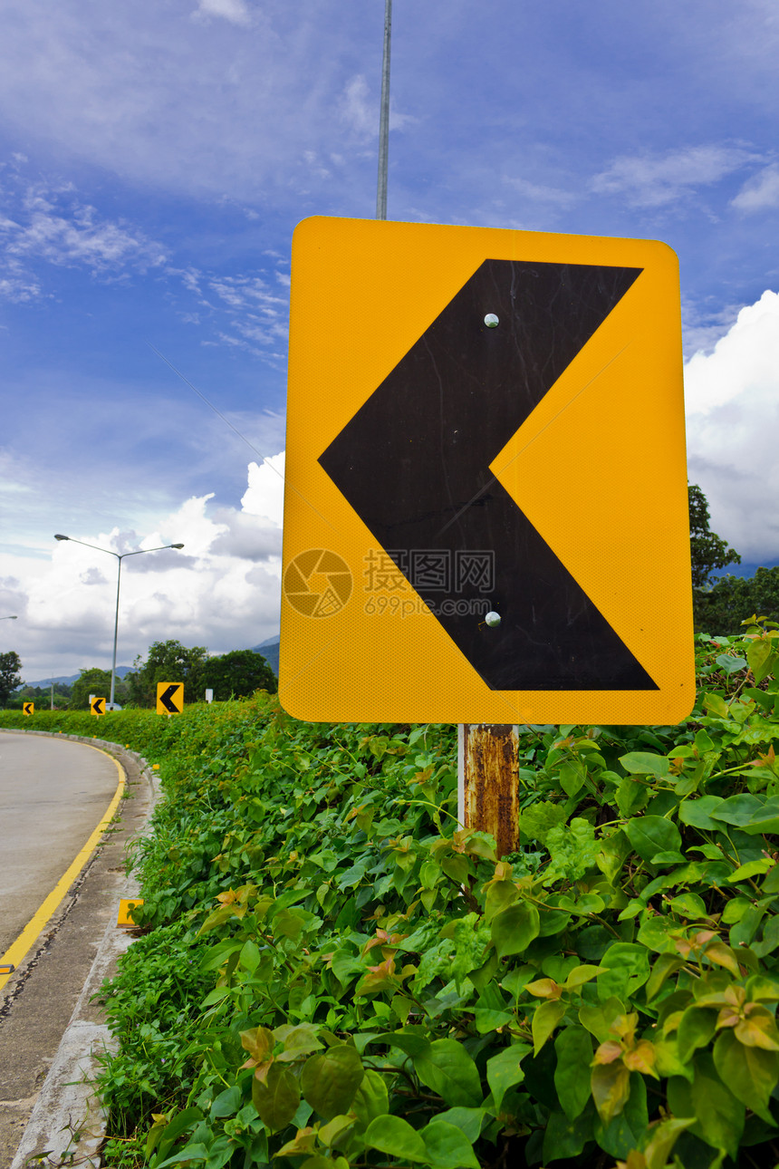 路标标志菱形盘子弯曲小路街道驾驶指导按钮危险事故图片