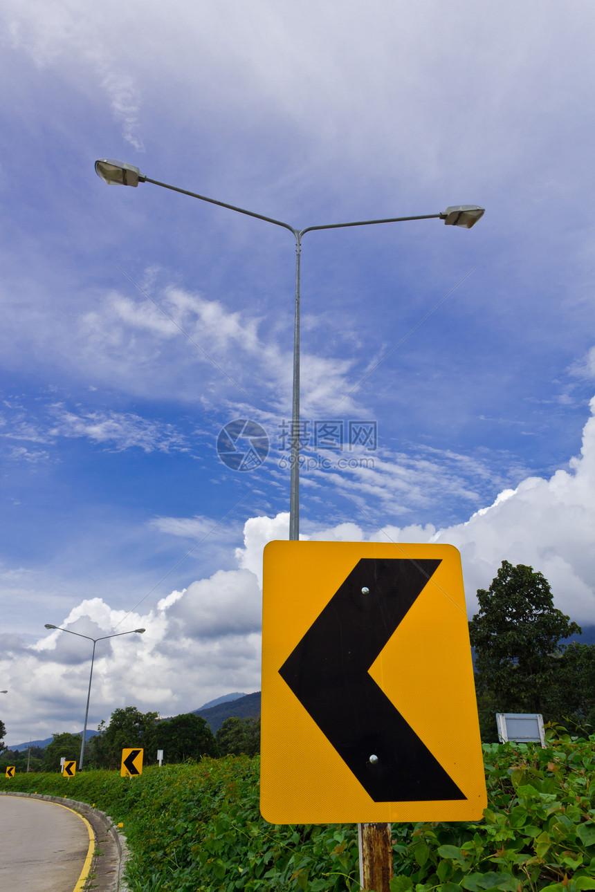 路标路牌菱形盘子天空邮政灌木横幅招牌小路按钮衬套图片