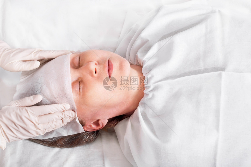 Spa 治疗身体奶油女士保健护理美容师女性呵护面具温泉图片