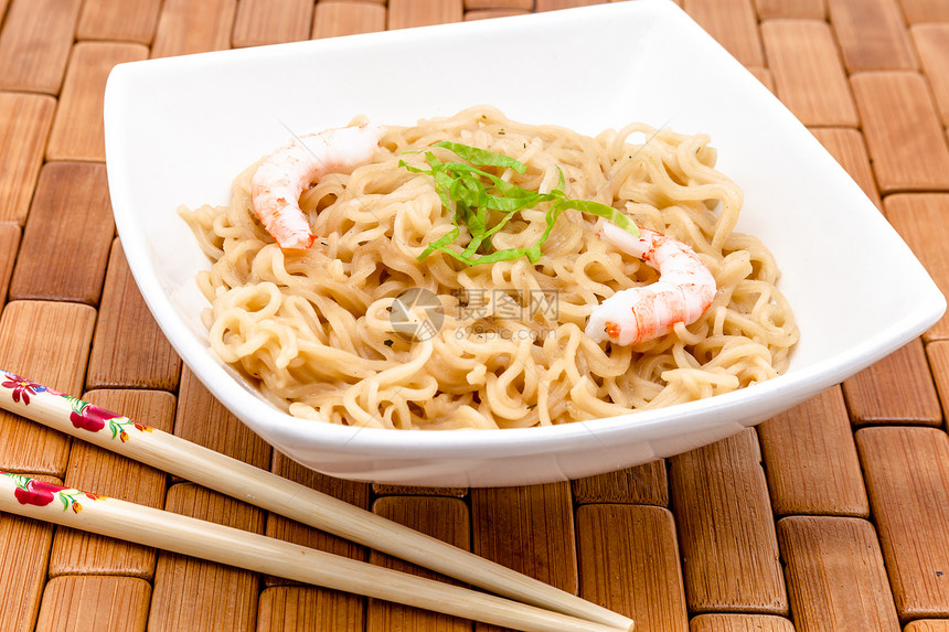 东方食品营养木头炒锅白色午餐筷子面条食物美食图片