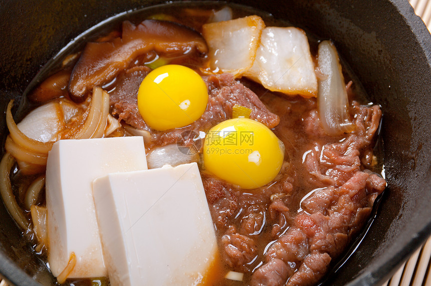 有蛋的牛肉餐厅饮食烹饪传统文化芳香营养碎肉熟食盘子图片
