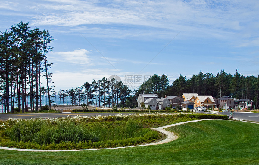 位于海滩前线社区中的房屋被占据店铺装修旅行公园财产历史村庄历史性天空建筑图片