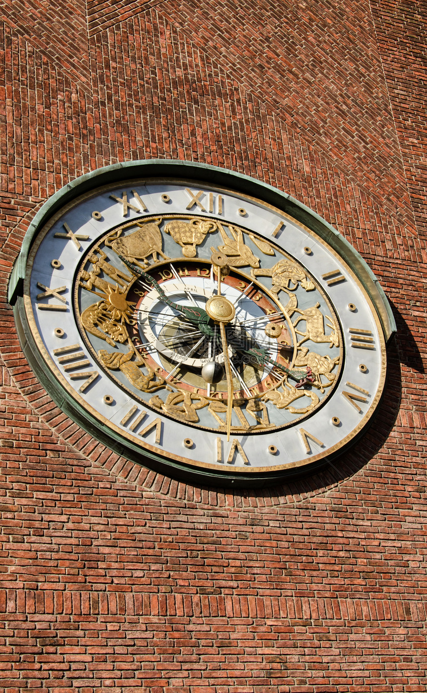墙市政厅的天文钟游客发条手表日历八字时间旅游钟表数字建筑图片