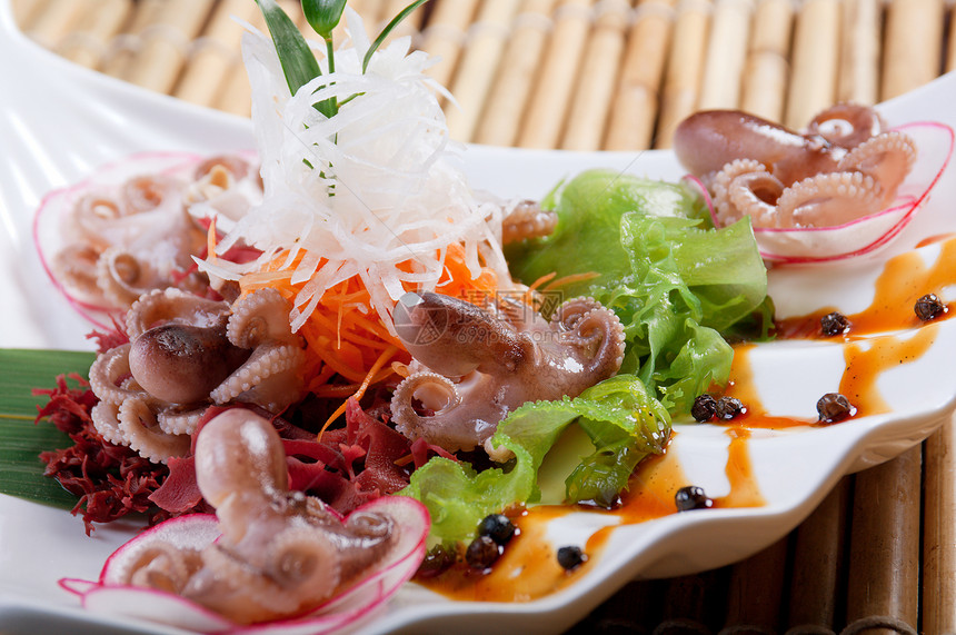 中华混合海鲜混杂海菜沙拉餐厅饮食食物绿色章鱼美食午餐小吃盘子图片