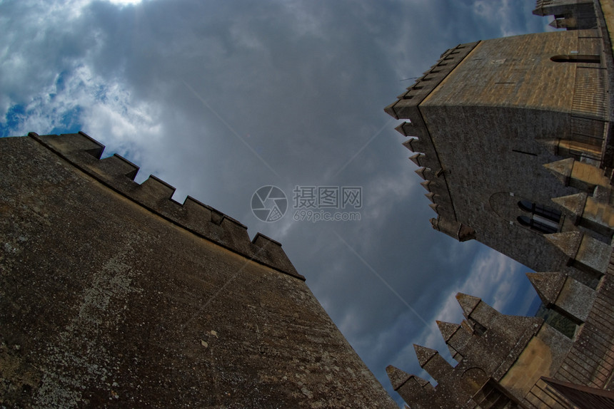 中世纪中世纪城堡塔台对云天的目光图片