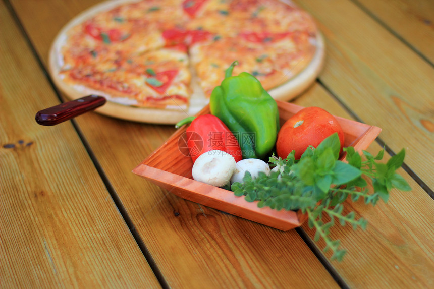 披萨和蔬菜木板选择性餐厅食谱绿色胡椒盘子健康薄荷沙拉图片