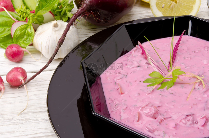 冷甜菜汤饮食蔬菜玻璃奶油烹饪国家芳香香气牛奶午餐图片